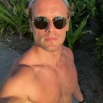 Sam Heughan Instagram - 🌴🍹☀️ @fsnevis #fourseasonsnevis #holiday #beach #sunshine #rum #ad