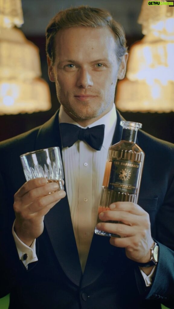 Sam Heughan Instagram - Today’s the day! #SassenachWhisky is available in the USA 🥃 🇺🇸 Visit SassenachWhisky.com for your Gold! And to celebrate our nationwide rollout, I’ll be spreading a little holiday cheer in person @totalwine this Saturday, December 3 in New York and on Sunday, December 4 in Miami (Pinecrest). See you this weekend x #SassenachWhisky #SpiritOfHome #NewYork #Miami #Whisky #Whiskey #ad
