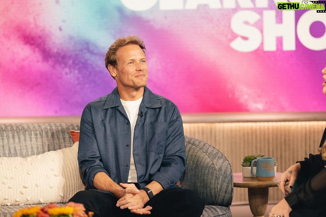 Sam Heughan - 99.5K Likes - So excited to be part of the @kellyclarksonshow tomorrow! The perfect host, we talk Clanlands, @sassenachspirits and much more…
Make sure you tune in!
🙌😘