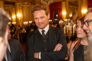 Sam Heughan Instagram - What an honour!
Guest speaker @keepersofthequaich USA 
Was such a joy to celebrate our love of Scotland and “guild old Scotch drink” with the best in the industry. 🥃
@sassenachspirits