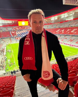 Sam Heughan Instagram - Thank you @audi for the amazing soccer experience @allianzarena ⚽️ 

Lucky to witness @fcbayern win at home! 🙌
