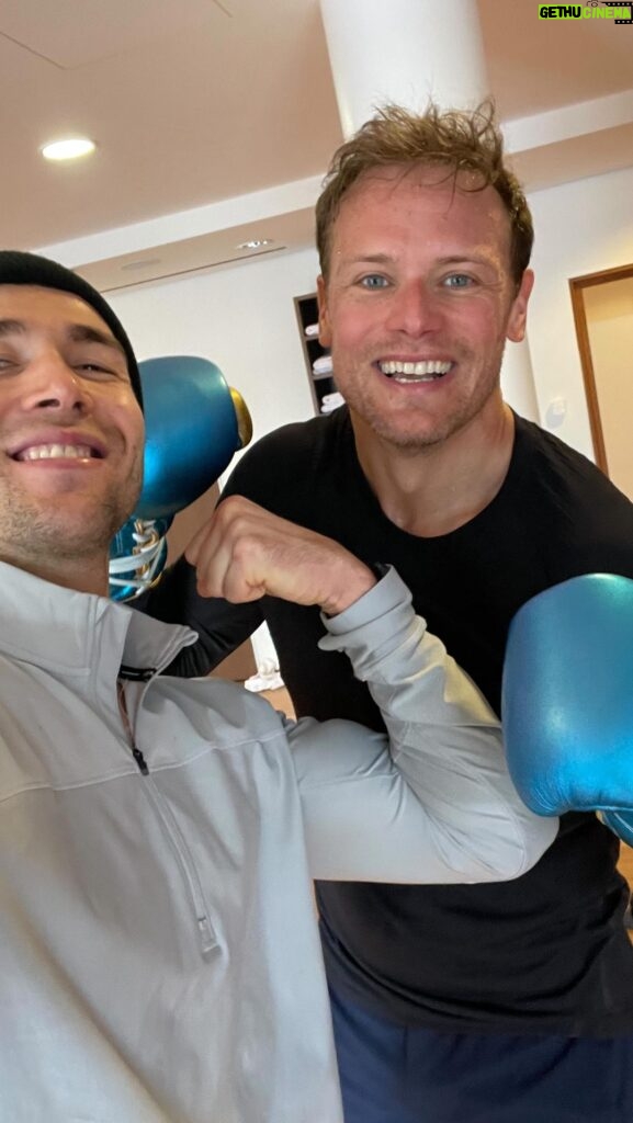 Sam Heughan Instagram - Some impromptu quick rounds with @coach_tugi this morning! 🇦🇹 🏔️ It’s been a while… 🥵🐢