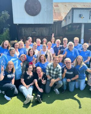 Sam Heughan Instagram - Australia you legend!
🇦🇺❤️

(Lucky to experience this amazing country and some terrific people!)

- love you @jaydegee 😘