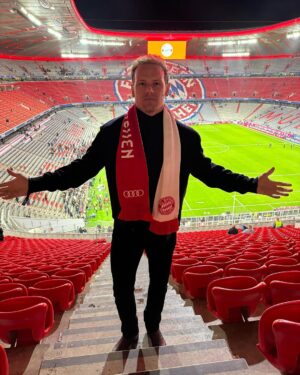 Sam Heughan Instagram - Thank you @audi for the amazing soccer experience @allianzarena ⚽️ 

Lucky to witness @fcbayern win at home! 🙌