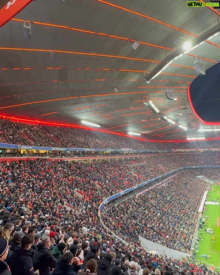 Sam Heughan Instagram - Thank you @audi for the amazing soccer experience @allianzarena ⚽️ Lucky to witness @fcbayern win at home! 🙌