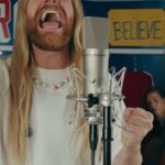 Sam Ryder Instagram - BELIEVE! Fought & Lost live from the Ted Lasso locker room! ⚽️❤️💙 We had 20 minutes to get this take so the pressure was ON ⚡️👊 This version is available to stream everywhere now - hope ya love it, dreamers! 💫 Full vid on YT 👀