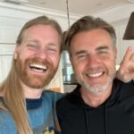 Sam Ryder Instagram - nothing to see here just me and GARY FRIGGIN BARLOW JAMMING MY NEW SONG! 🤯 (you ain’t even ready for the video where we do ‘rule the world’) 👀