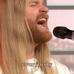 Sam Ryder Instagram - 8am live morning TV performances are usually the stuff of nightmares for singers but this was a blast! Big up @sundaybrunchc4 🙏 this was the first time I’d sung ‘Fought & Lost’ on TV! Got a feeling there’s gonna be many more (hopefully past 12pm 🤞) AMERICA! WE’LL BE IN LA NEXT WEEK TO PROMOTE THIS SONG! 🇺🇸 GONNA SING MY HEAD OFF! ⚡️💛