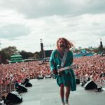 Sam Ryder Instagram - BEST BIRTHDAY EVER 🎉 THANKS FOR HAVING ME @pink & @bsthydepark 👑💛⚡️ BST Hyde Park