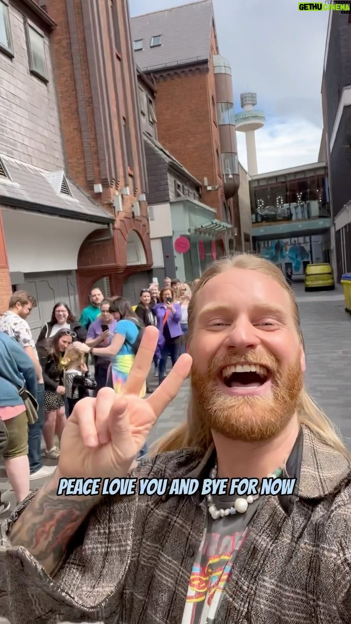 Sam Ryder Instagram - THREE SOLD OUT SHOWS (IN 30 SECONDS) TODAY AT THE CAVERN CLUB 🤯 LIVERPOOL YOU NEVER DISAPPOINT ❤️⚡️ WATCH FOR THE CUTEST THING EVER 🥹👨🚀🤘🏻