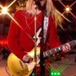 Sam Ryder Instagram - One of my favourite performances yet of You’re Christmas To Me!!🎅🏼🎁🤘 Thank you @bbctheoneshow ❄️🎄