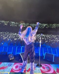 Sam Ryder Instagram - WE DID IT! SOLD OUT HAMMERSMITH APOLLO! Time slowed down and I’m still caught in its blur. Love you all, thank you tons 💛