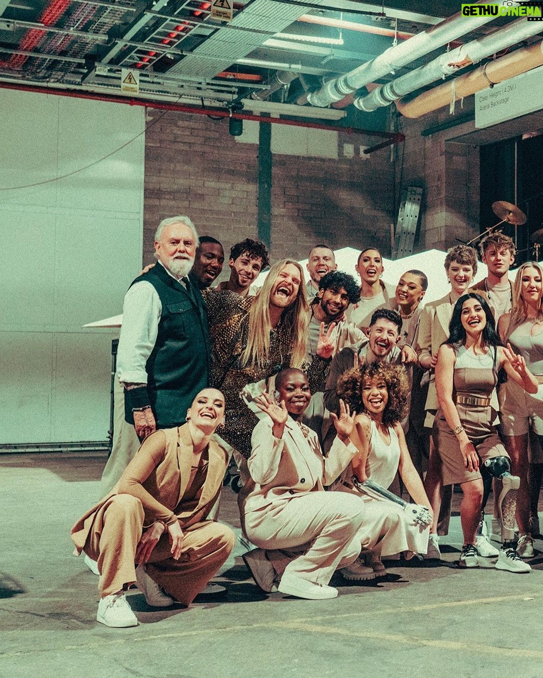Sam Ryder Instagram - THANK YOU, THANK YOU THANK YOU MOUNTAINOUS DREAMERS! 🏔💛✨ a little look behind the scenes from an incredible week 🎉 Liverpool