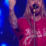 Sam Ryder Instagram - Never thought I’d sing this song live at the @theo2london when we wrote it but now it’s #2 in the charts and here we are 🎅🤘🙏😂 BIG UP @capitalofficial & @barclaycarduk #CapitalJBB