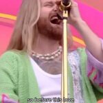 Sam Ryder Instagram - U got somebody who 💛s ya ⚡️ Had to cut the guitar solo out of this vid bc I absolutely butchered it but I’ll share it on my broadcast for anyone who wants a laugh 🤘😂