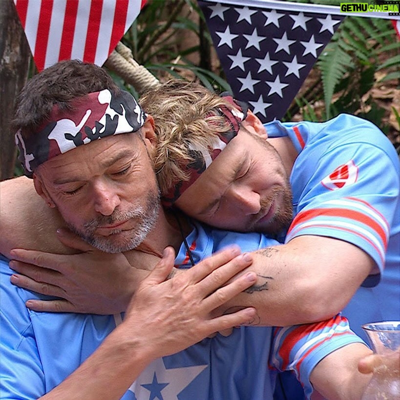 Sam Thompson Instagram - Name someone who loves a hug more than Sam… we’ll wait 😂✋