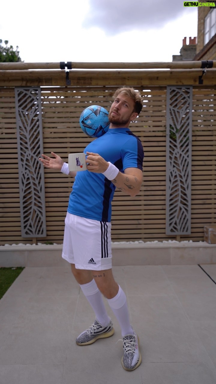 Sam Thompson Instagram - Coming for you @jeremylynchofficial I was actually going to be a professional footballer until my knee injury 🤥 At least I can still take part in the @webuyanycar kick up challenge. As you can see, I don’t even need 30 seconds to beat @jeremylynchofficial ⚽ Give it a try yourself & challenge a friend, you could win £150 💰 Check out @Webuyanycar for more info #wbackickup AD