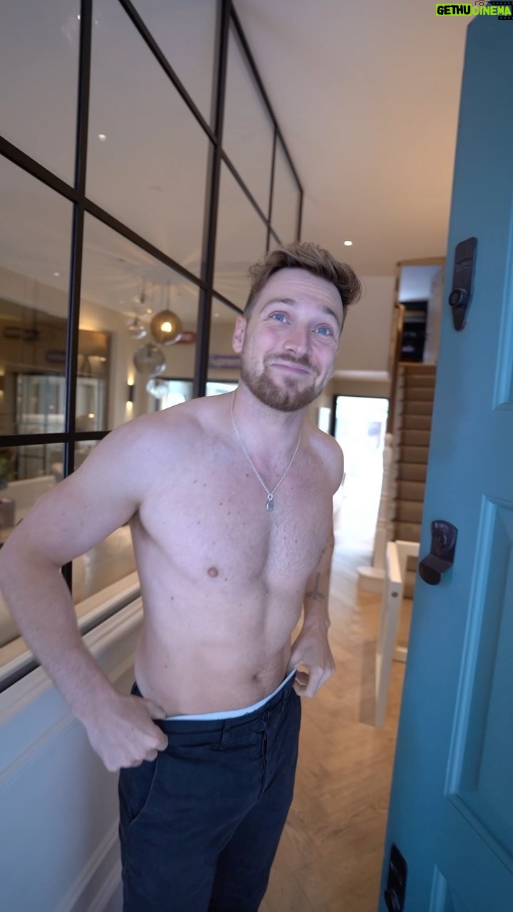 Sam Thompson Instagram - The best day of my life!! 😂 @amazonuk Prime Day is here! From today, Prime members can shop thousands of great deals. #PrimeDay #AmazonUK AD