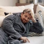 Sam Thompson Instagram - Who doesn’t like being naughty at the weekend???? @zara_mcdermott brings it out in me, what can I say! Pair that with @hellofreshuk and its a dream Sunday night! You can try @HelloFreshuk today and get 60% off your 1st box + 25% off the next 2 months with my code SOFA60 #AD