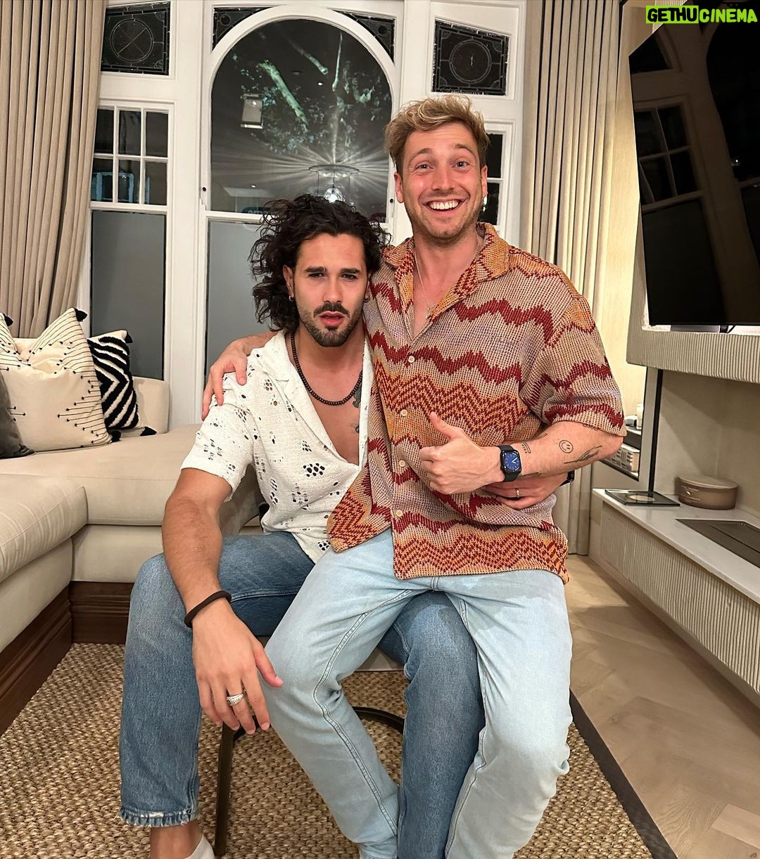 Sam Thompson Instagram - I got to meet Zaraโs strictly pro! Even got him in my red boots! ๐ฅน @grazianodiprima youโre an absolute legend sir, and I CANNOT wait for all the TikTokโs ๐๐๐๐ผโค๏ธ (why am I so hunched) ๐๐๐