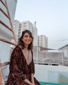 Samantha Instagram - My Sankranti/Pongal ♥️ 1. The happiest picture has to be first. 2. Got a kite. 3. Lost the kite. 4. Burnt away some bad. 5. Some good old thalantu snaanam. 6. Chinni muggu. 7. Andamaina poolu. 8. Decorations at home. All set! 9. But… there’s a debate as to whose house is it. 10. She won! 🐈‍⬛ 😁