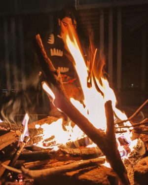 Samantha Instagram - My Sankranti/Pongal ♥️
1. The happiest picture has to be first. 
2. Got a kite. 
3. Lost the kite.
4. Burnt away some bad.
5. Some good old thalantu snaanam.
6. Chinni muggu.
7. Andamaina poolu.
8. Decorations at home. All set!
9. But… there’s a debate as to whose house is it.
10. She won! 🐈‍⬛ 😁