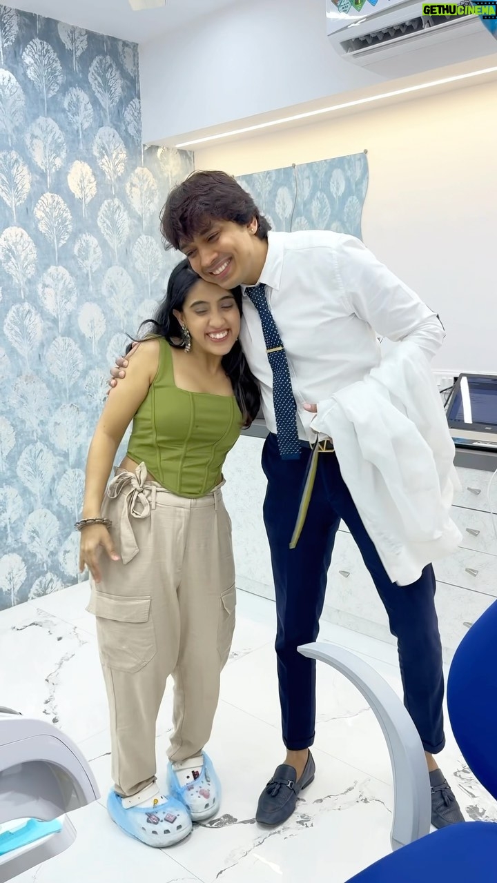 Sameeksha Sud Instagram - When Dental Appointments are Super Friendly and Fun !!! π¦· ππ€©π . To our sincere patient @sameeksha.sud_ - What do you think about it ? π Also whatβs your say @dr.varoon π€ . #funreel #trending #trendingreels #sameeksha_sud #instagood #instagram #trendingsongs #trend #trendalrert #comedy #comedyreels #forfun #funreels #drvaroon #dentist #celebritydentist #smilesutra