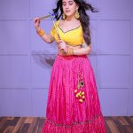 Sameeksha Sud Instagram - Happy navratri… 💕 #navratri #pictureoftheday Outfit @the_adhya_designer Muah @maneeshanathmuah_adara