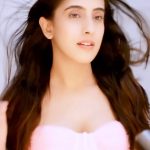 Sameeksha Sud Instagram - Geet ho ya Poo, ya Tara aur Rajjo! Ek baat jo in sabko maloom honi chahiye hai ki hamesha fresh aur perfect smell kaise karre, bas aise hi jaise Shanaya. @plumbodylovin ko chunke, ab tum bhi sweet ya sweet and spicy mein chun sakte ho. Toh ab Vanilla cupcake ki tarah mehsoos karo with Plum Body Lovin’s Vanilla Vibes and Smokin’ Vanilla fragrances! 🧁 Aur suno! Yeh pocket-friendly bhi hai, toh guys, ab kis baat ka intezaar hai? Use my code *SAMEEKSHA15* & get 15% off only on plumgoodness.com #SmellLikeACupcake #Vanillafragrances #Ad #perfumes #bodymists