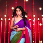 Sameeksha Sud Instagram - Wait for the dhamaka… 💜 Excited?? #whatjhumka #pictureoftheday Styled by @rimadidthat Saree @swadeshi_shringaar Blouse @the_adhya_designer Jhumka @moedbuille Bangles @Shagnaofficial Footwear @_all_about_toe