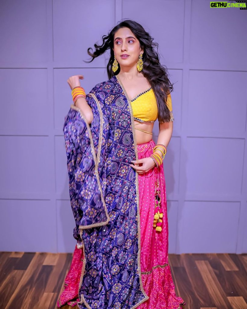 Sameeksha Sud Instagram - Happy navratri… 💕 #navratri #pictureoftheday Outfit @the_adhya_designer Muah @maneeshanathmuah_adara