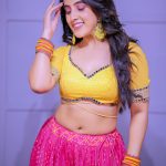 Sameeksha Sud Instagram - Happy navratri… 💕 #navratri #pictureoftheday Outfit @the_adhya_designer Muah @maneeshanathmuah_adara