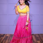 Sameeksha Sud Instagram - Happy navratri… 💕 #navratri #pictureoftheday Outfit @the_adhya_designer Muah @maneeshanathmuah_adara
