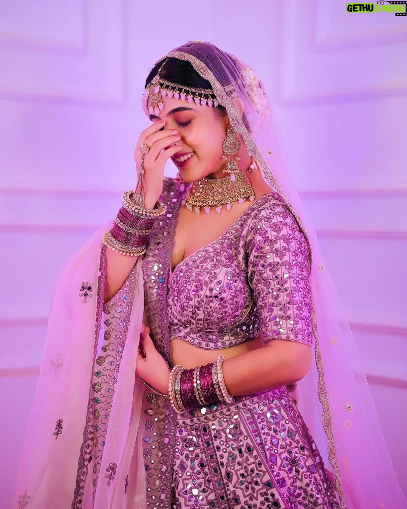 Sameeksha Sud Instagram - Guess which song… ?? 💜 Outfit @sanghavi_renthouse_official Jewellery @shagnaofficial Make up @makeup_by_neha_ansari #bridal #pictureoftheday