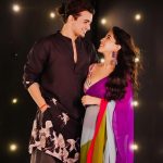 Sameeksha Sud Instagram - Wait for the dhamaka… 💜 Excited?? #whatjhumka #pictureoftheday Styled by @rimadidthat Saree @swadeshi_shringaar Blouse @the_adhya_designer Jhumka @moedbuille Bangles @Shagnaofficial Footwear @_all_about_toe