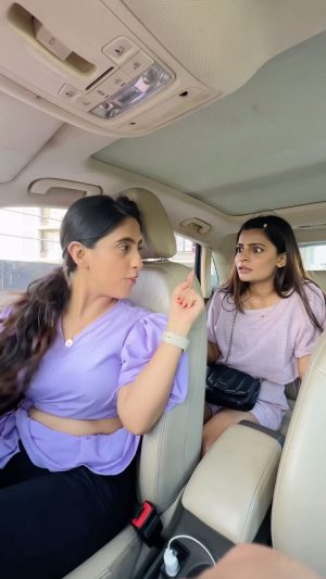Sameeksha Sud Instagram - End Thk dekho Ye bht bura hua mere sath 😂

@sameeksha.sud_ 

Ib @harshbeniwal 

#girlfriend #cheatingwife #relationships #reelkarofeelkaro