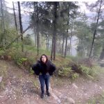 Sameeksha Sud Instagram - Ohh shit video mute karna bhool gayi… 😭 #relatable #comedy #manali #pahadi #treehouse #jibi #trecking