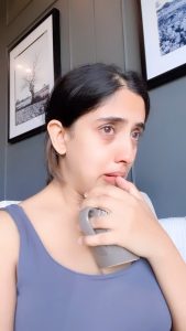 Sameeksha Sud Instagram - Galat hoga if i say “it was just an act”. Chalo let me introduce you to my life a little. Breakdowns, anxiety attacks, constant stress yes i have been going through all of this for sometime. We all are going through something or another & as an Actor/Influencer i can confidently say and trust me on this that we show you only the good things of our lives. Am not dealing with any parental, love life or financial issues. Probably my problem is not that big but its big in my head. Social media doesn’t helps infact sometimes even worsens it. But my fam, #samkesitare and people who look forward for my content keeps me going. As an influencer its my duty to show you that life is not that rosy as we show you. And when you are part of our happiness then why not this… Well, anyhow i guess jeena issi ka naam hai.. 🙃 #lifelessons #motivation #gratitude #mentalhealth #anxiety #breakdowns #strength #strongwomen