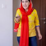 Sameeksha Sud Instagram - Mummy ji ke taane se bachna hai mushkil kyuki unka swag aur speed bhi #POCOC55 ki tarah deta hai sabse smart performance. 🥲 Aap bhi try karlo apne Mummy ko competition dena ka. 😏 First sale is now live on @flipkart at an introductory price of just INR 8,499/- 👌🏽 Check now the link in @indiapoco bio😈 #SwagAndSpeed
