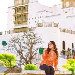 Sameeksha Sud Instagram - Kesariya.. 🧡 #sajjangarh #udaipur 📸 @jay_p_photography_udaipur