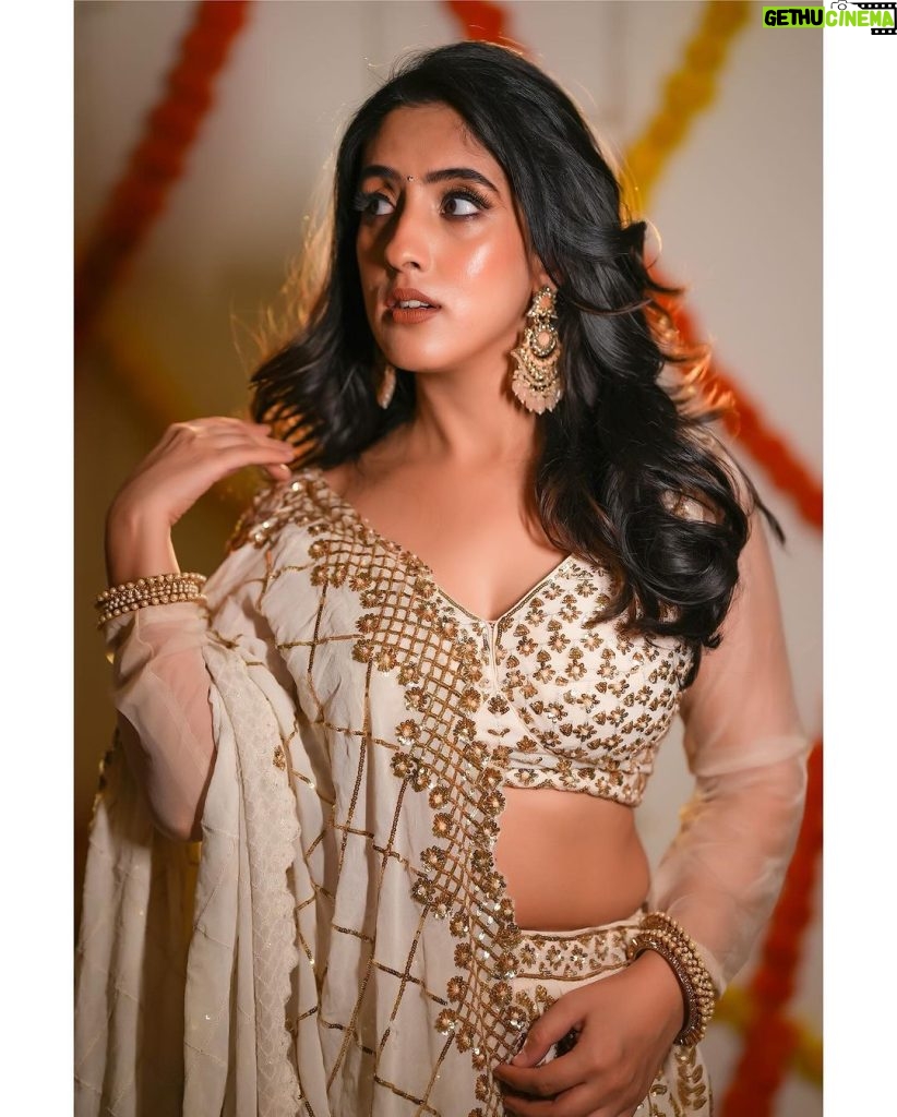 Sameeksha Sud Instagram - Dil💞wali Diwali… 🪔✨ #diwali Outfit @sanghavi_renthouse_official Make up @shine_and_shadow_