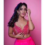Sameeksha Sud Instagram - Goreya nu dafa karo… 🩷 #indian #pictureoftheday