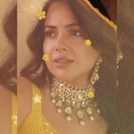 Sameera Reddy Instagram - Felt cute 🥰might delete later🍭 @neeta_lulla @houseofneetalulla 🪭 @makeupbyrishabk ❤️ @nat_chava 💜 @razwada.jewels ✨