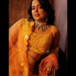 Sameera Reddy Instagram - Feelin like golden ray of sunshine💛 @neeta_lulla you are the 👑 @houseofneetalulla 📸 @photographybyrishabk Mua @makeupbyrishabk 🙌🏻 Hairstyling @nat_chava @razwada.jewels ✨