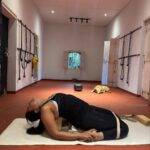 Sameera Reddy Instagram - Last pic is my goal🙏🏼will keep trying. Balance starts with acceptance . And I accept everything life throws at me. The ups & downs. Its ever changing. But to stay neutral takes a lot of hard work💪🏼 #yoga #iyengaryoga Mind Body Balance. #imperfectlyperfect ❤️