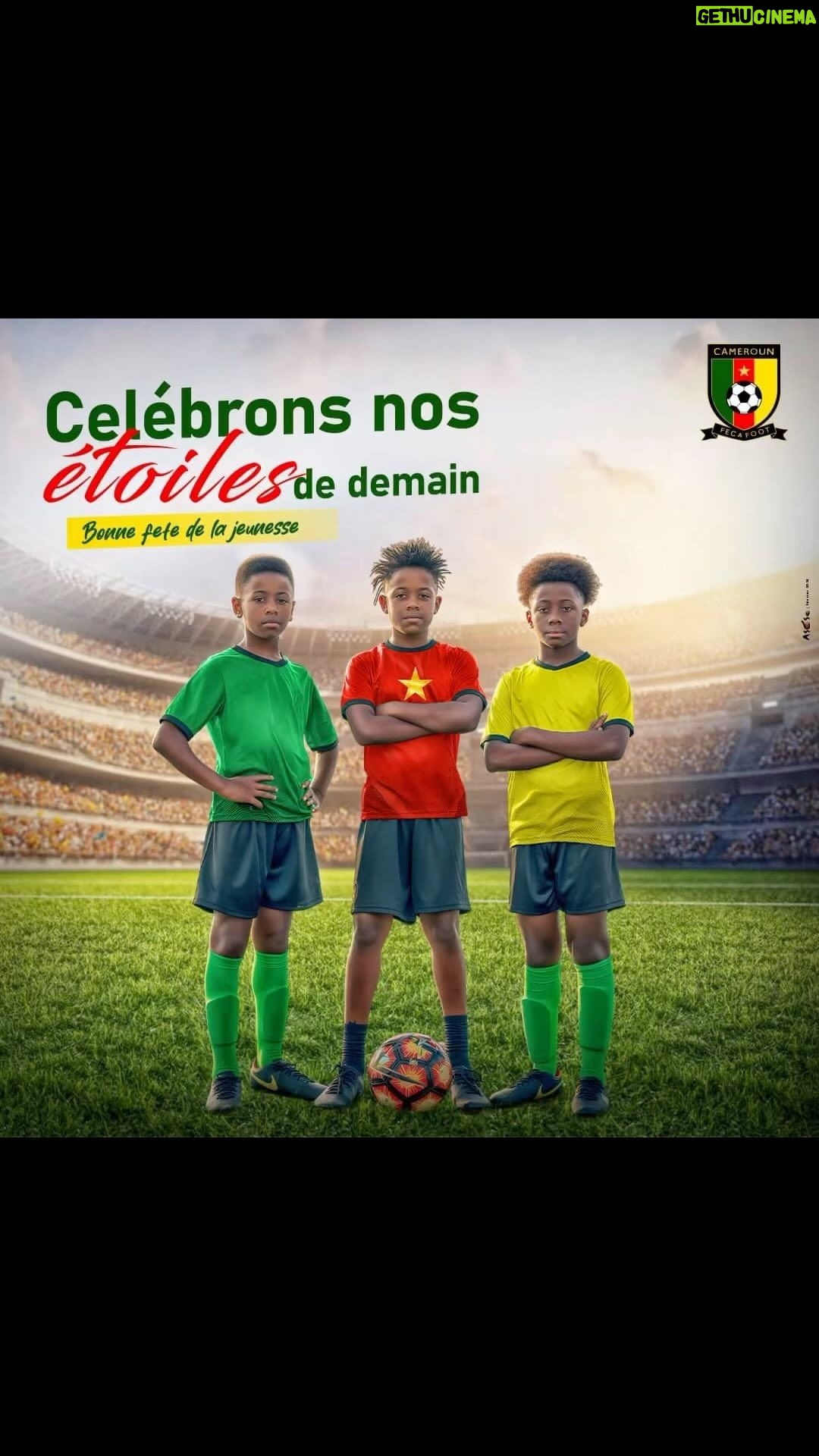 Samuel Eto'o Instagram - Jeunesse, pilier de ce Cameroun de demain . L’adversité , les difficultés du quotidien peuvent vous pousser au désespoir … Je suis l’un des vôtres , je viens du plus bas de l’échelle sociale de notre pays , et je sais combien vous êtes courageux pour continuer à faire face . Ces moments difficiles au delà du désespoir, génèrent des émotions négatives comme la peur , la colère , la tristesse , le doute . Ne doutez jamais de vous . Vous êtes courageux . Étonnamment forts face à cette déferlante d’obstacles . N’ayez pas peur . Travaillez plus dur. Vous êtes le pilier de ce Cameroun de demain. L’espoir est une mémoire qui désire, qui a envie. Continuez d’y croire . Continuez d’avoir envie … Travaillez et soyez prêts . Bonne fête de la jeunesse à vous notre jeunesse , l’espoir de toute notre nation .