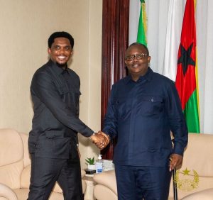 Samuel Eto'o Instagram - Ce 24 mai, j’ai eu l’immense privilège d’être reçu en audience, par le Président de la Guinée Bissau, son Excellence Umaro Sissoco Embaló. Une rencontre de fraternité, qui m’a permis de me ressourcer chez-moi en Guinée Bissau 🙏🏿❤️