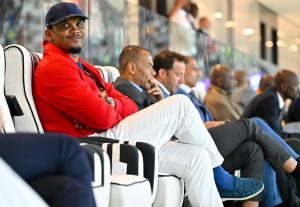 Samuel Eto'o Instagram - Le  11 Décembre 2021,  l’assemblée générale élective plébiscitait notre projet de refondation du football camerounais.  En ce jour symbole marquant l’an 1 de ce mandat , je remercie les membres du Comité Exécutif et tous les membres de l’assemblée générale de la Fecafoot pour leur confiance! Nous sommes à la tâche : REDONNER AU FOOTBALL CAMEROUNAIS TOUTE SA GRANDEUR.

On December 11, 2021, the elective general assembly approved our project to renew Cameroonian football. On this symbolic day marking year 1 of this mandate, I thank the members of the Executive Committee and all the members of the general assembly of Fecafoot for their trust! We are on task: BRING CAMEROONIAN FOOTBALL BACK TO ITS GREATNESS.
