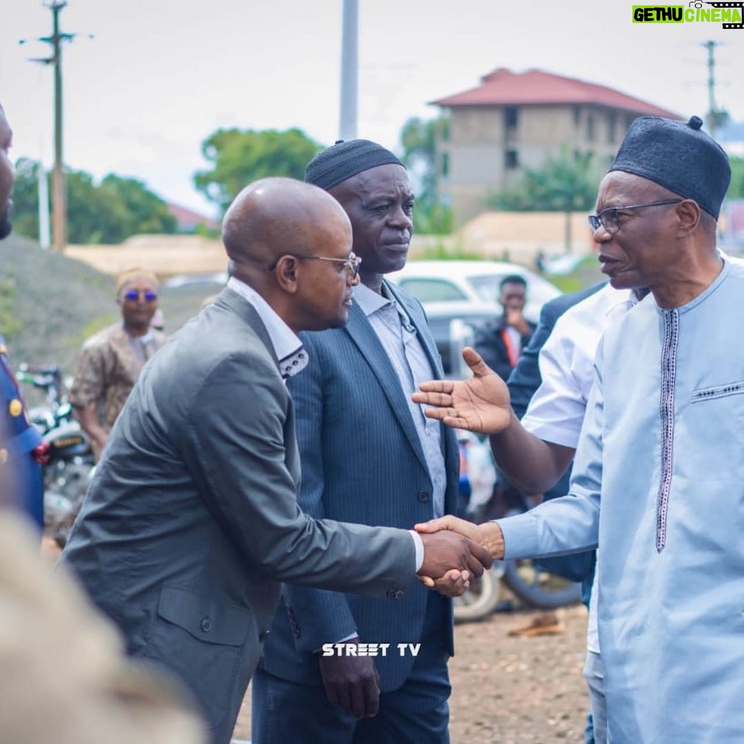 Samuel Eto'o Instagram - All么 North West Regional league , Merci excellence MR le Gouverneur de la R茅gion pour la confiance 馃嚚馃嚥馃嚚馃嚥馃嚚馃嚥馃嚚馃嚥馃嚚馃嚥馃憦馃徔馃憦馃徔馃憦馃徔馃憦馃徔