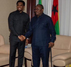 Samuel Eto'o Instagram - Ce 24 mai, j’ai eu l’immense privilège d’être reçu en audience, par le Président de la Guinée Bissau, son Excellence Umaro Sissoco Embaló. Une rencontre de fraternité, qui m’a permis de me ressourcer chez-moi en Guinée Bissau 🙏🏿❤️
